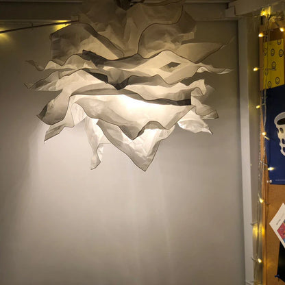 Luz de forma de nube de estilo minimalista.